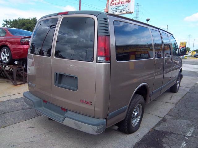 GMC Savana 2000 photo 4