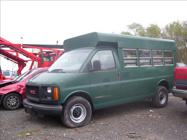 GMC Savana 2000 photo 1