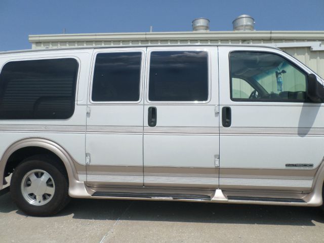 GMC Savana 2000 photo 3