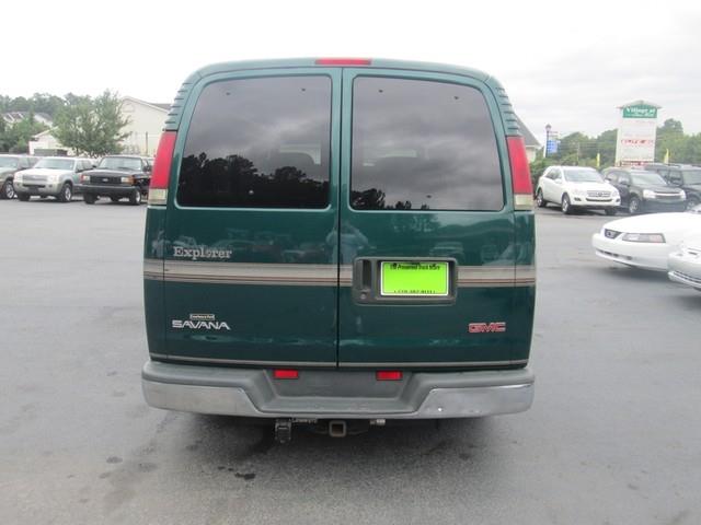 GMC Savana 2000 photo 1