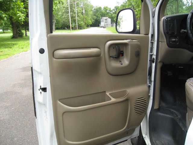 GMC Savana 2001 photo 20