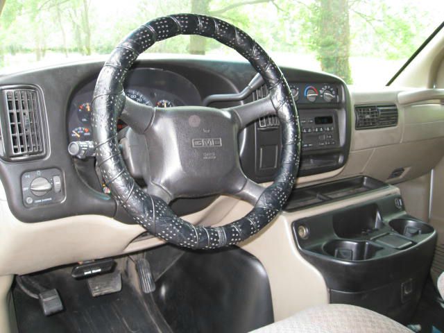 GMC Savana 2001 photo 23