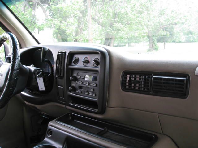 GMC Savana 2001 photo 27