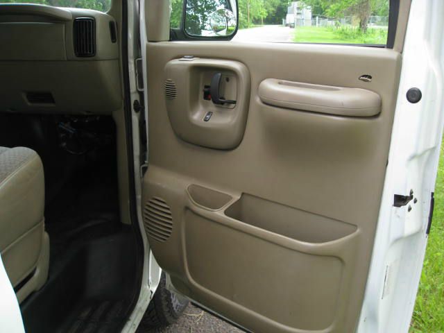 GMC Savana 2001 photo 7