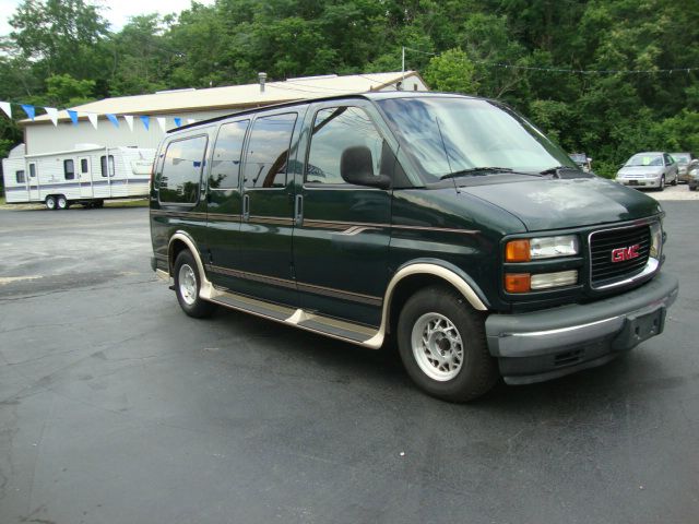 GMC Savana 2001 photo 1