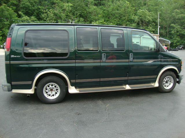 GMC Savana 2001 photo 11