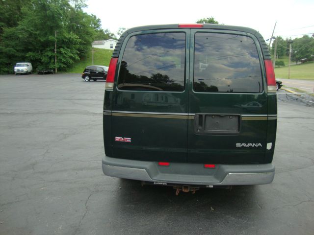 GMC Savana 2001 photo 8