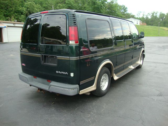 GMC Savana 2001 photo 9