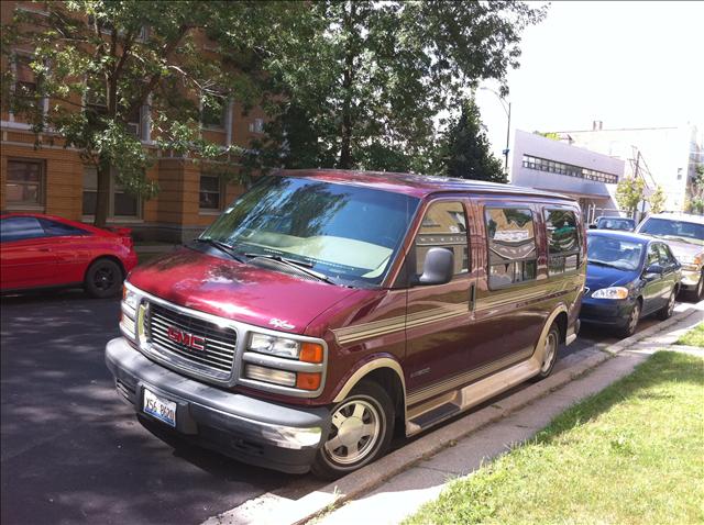 GMC Savana 2001 photo 1