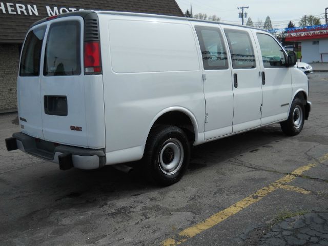 GMC Savana 2001 photo 3