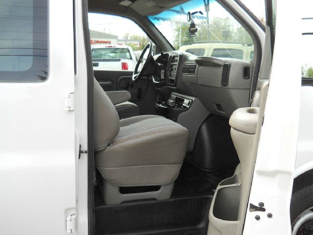 GMC Savana 2001 photo 4