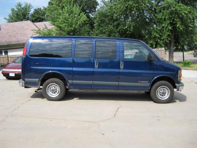 GMC Savana Base Passenger Van