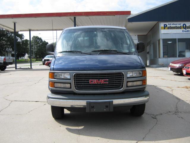 GMC Savana 2002 photo 2