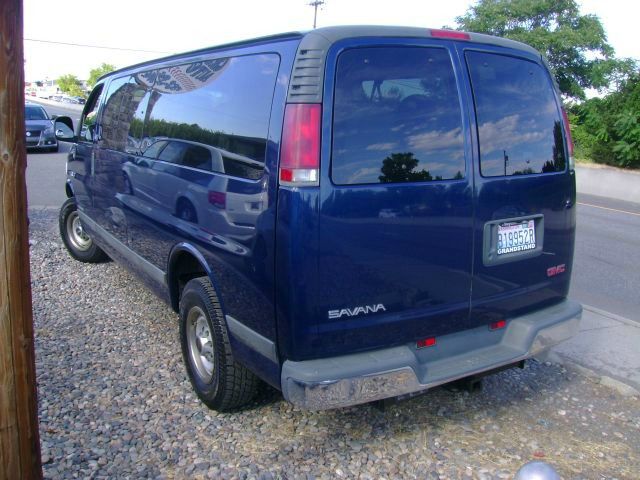 GMC Savana 2002 photo 2