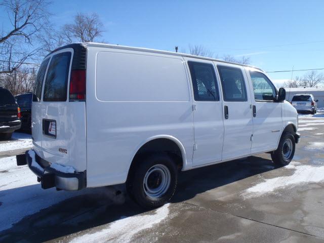 GMC Savana 2002 photo 2