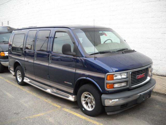 GMC Savana 2002 photo 1