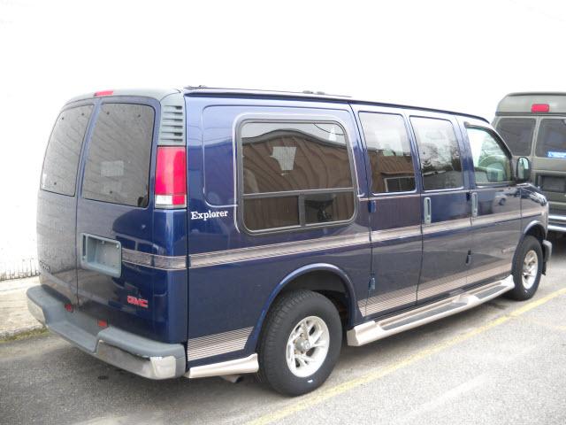 GMC Savana 2002 photo 2