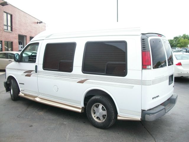 GMC Savana 2002 photo 14