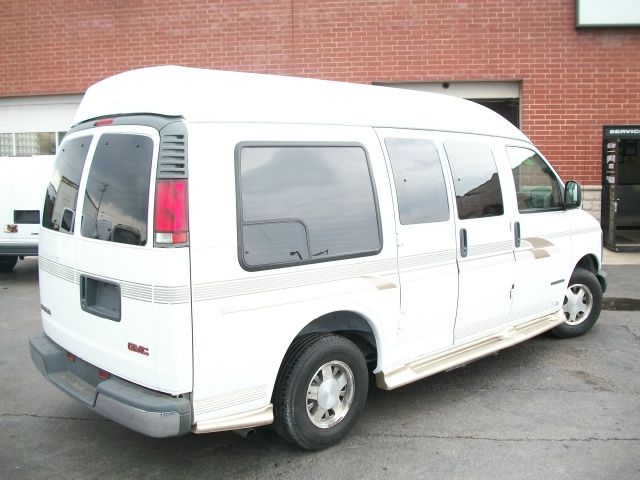 GMC Savana 2002 photo 16