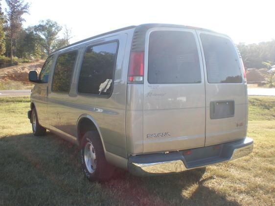 GMC Savana 2002 photo 1