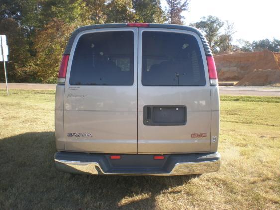 GMC Savana 2002 photo 2