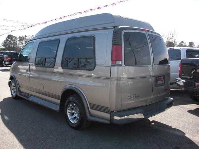 GMC Savana 2002 photo 1