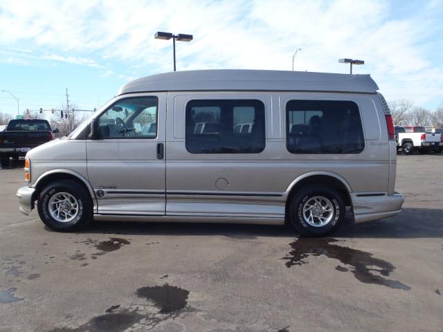 GMC Savana 2002 photo 1