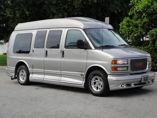 GMC Savana I4 CVT 2. Passenger Van