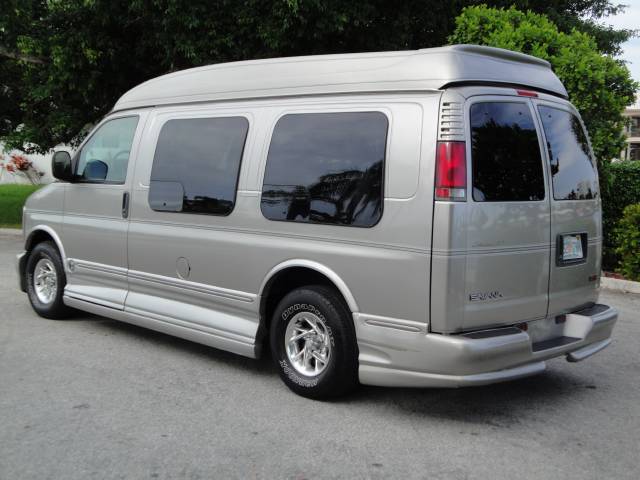 GMC Savana 2002 photo 2