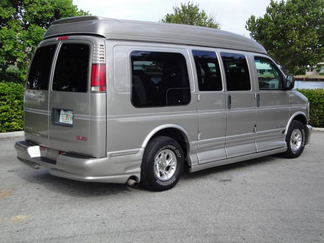 GMC Savana 2002 photo 3