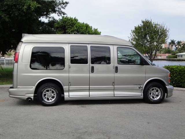 GMC Savana 2002 photo 4