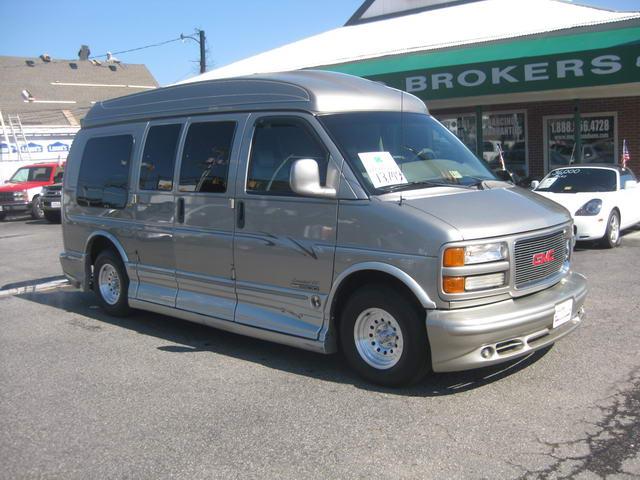 GMC Savana Base Unspecified