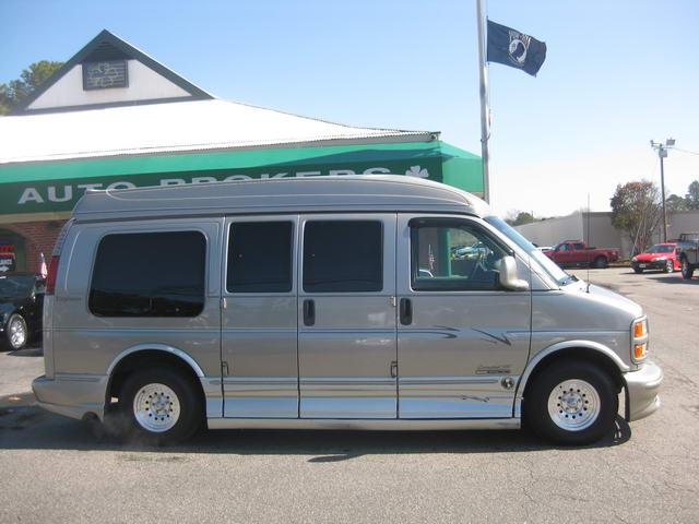 GMC Savana 2002 photo 1