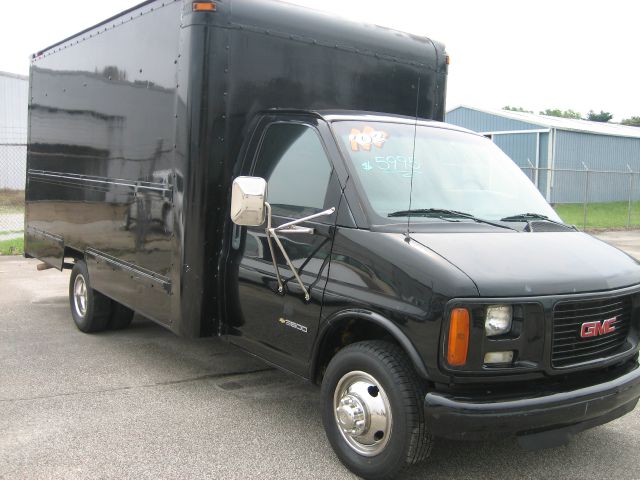 GMC Savana 2002 photo 1