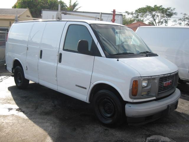 GMC Savana 2002 photo 1