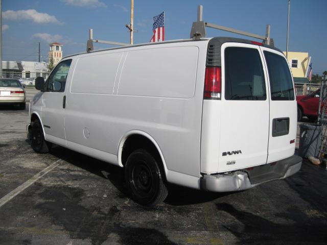 GMC Savana 2002 photo 2