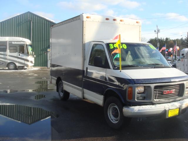 GMC Savana 2002 photo 2