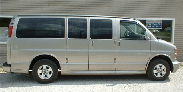 GMC Savana 2002 photo 1