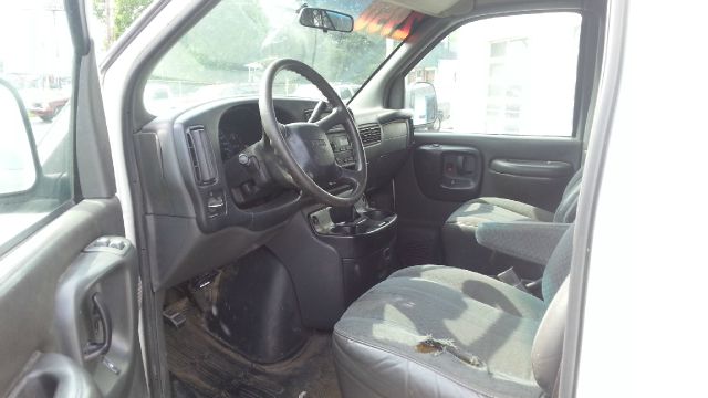 GMC Savana 2002 photo 1