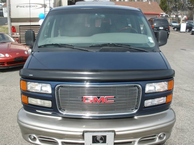 GMC Savana I4 CVT 2. Passenger Van