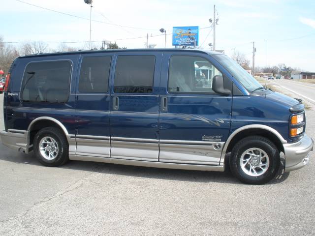 GMC Savana 2002 photo 1