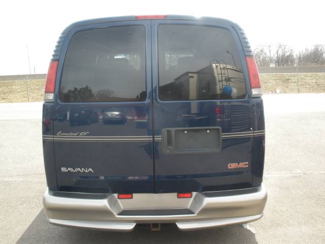 GMC Savana 2002 photo 2