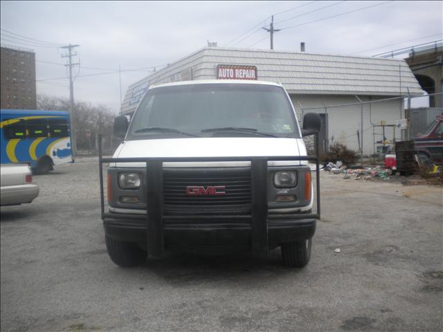 GMC Savana Base Passenger Van