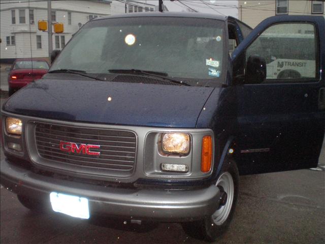 GMC Savana 2002 photo 1