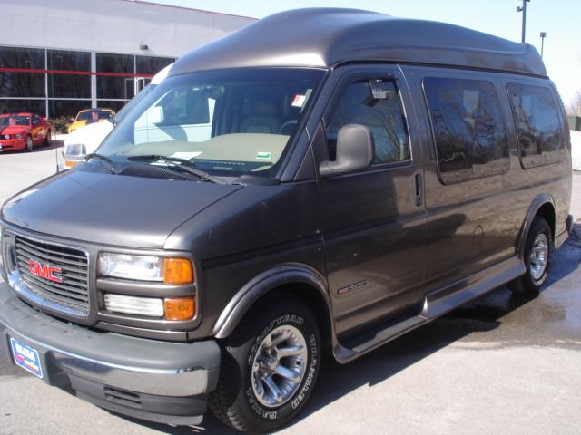 GMC Savana Manual Passenger Van