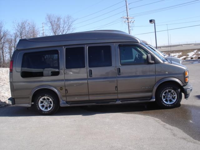 GMC Savana 2002 photo 3