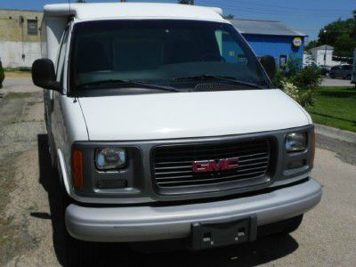 GMC Savana 2002 photo 2