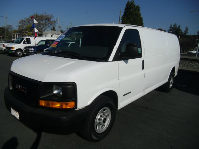 GMC Savana 2003 photo 2