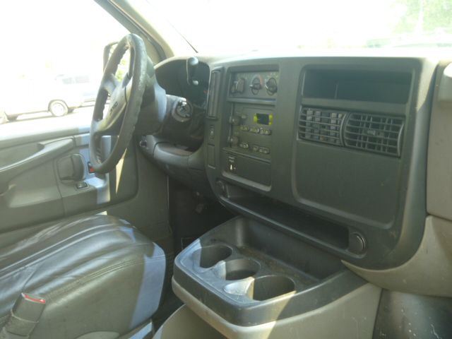 GMC Savana 2003 photo 1