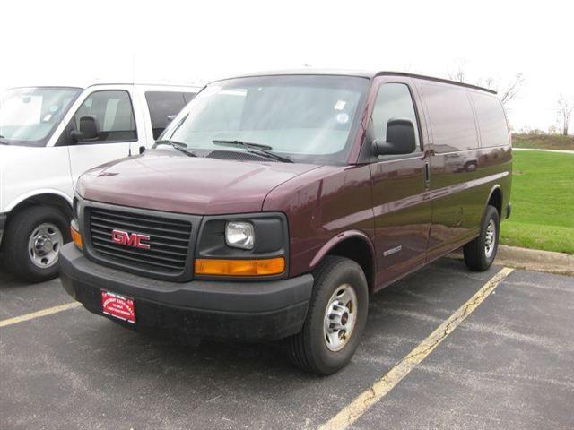 GMC Savana 2004 photo 2